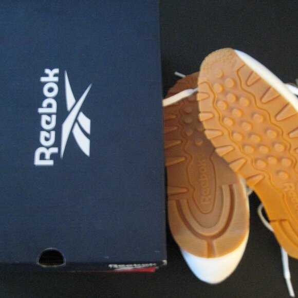 Womens NWT Reebok Classic Leather Runners - Picture 4 of 5
